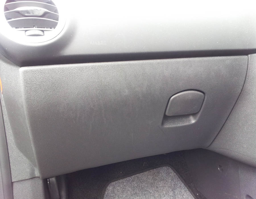 Vauxhall Corsa Design glove-box-handle